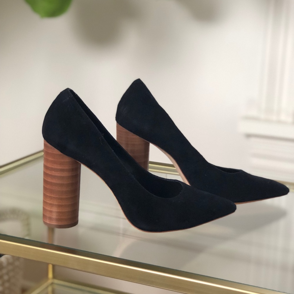 Pour la Victoire Suede Pumps